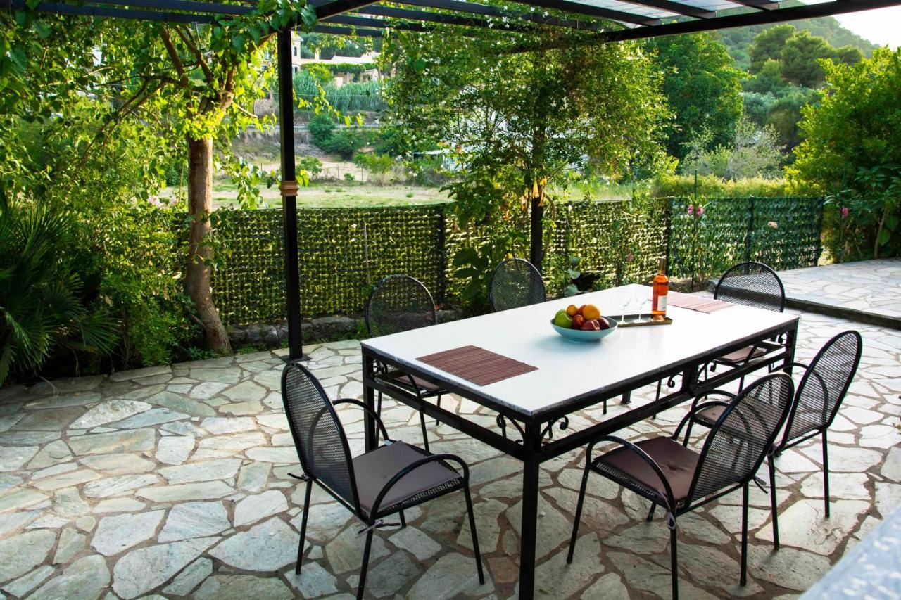 Villa Eros Vatos Bagian luar foto